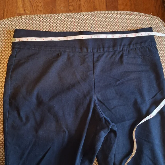 St John's Bay Black Elastic Waistband Capri Pants - Picture 3 of 13